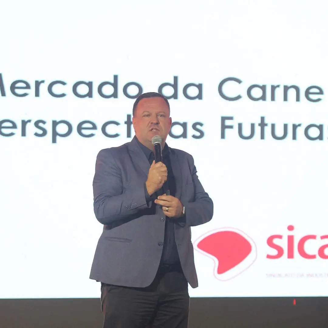 Palestras sobre ciclo da carne do campo ao varejo e sustentabilidade marcam abertura da 1ª Fenagen